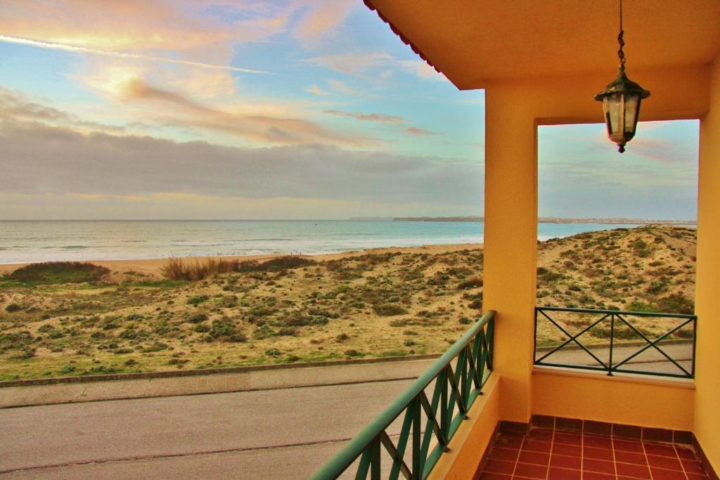 Supertubos Beach Hostel Atouguia Da Baleia Oda fotoğraf