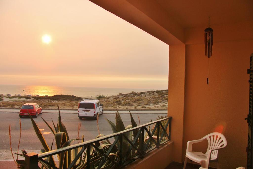 Supertubos Beach Hostel Atouguia Da Baleia Dış mekan fotoğraf