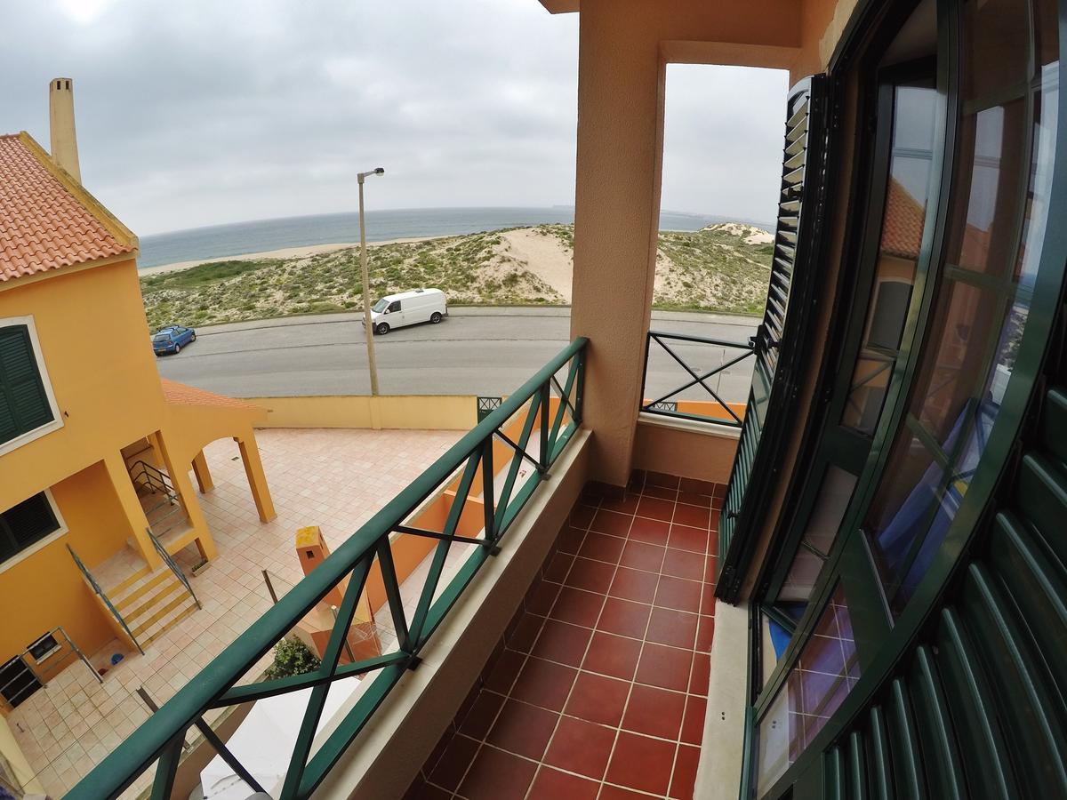 Supertubos Beach Hostel Atouguia Da Baleia Dış mekan fotoğraf