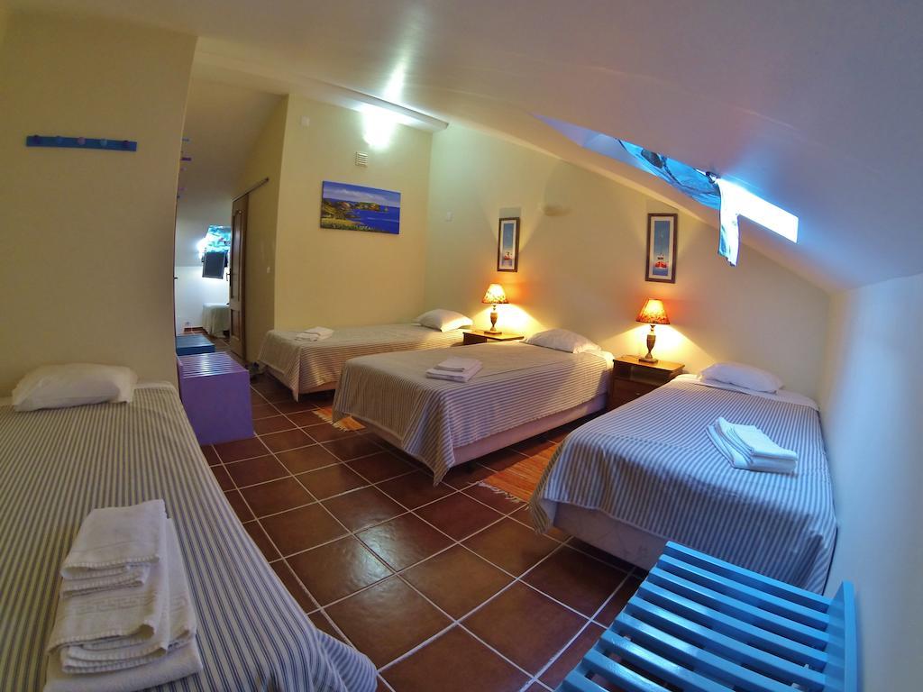 Supertubos Beach Hostel Atouguia Da Baleia Oda fotoğraf