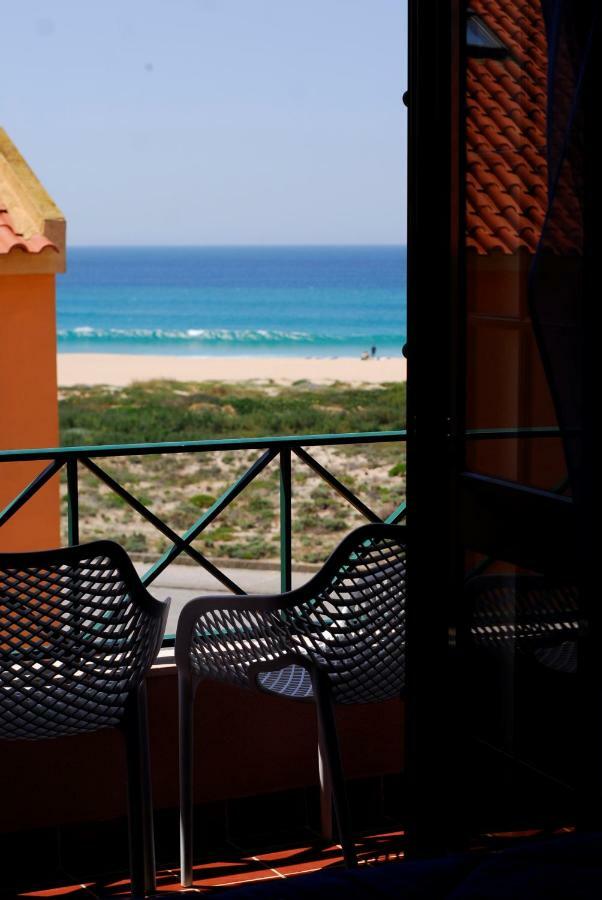 Supertubos Beach Hostel Atouguia Da Baleia Dış mekan fotoğraf